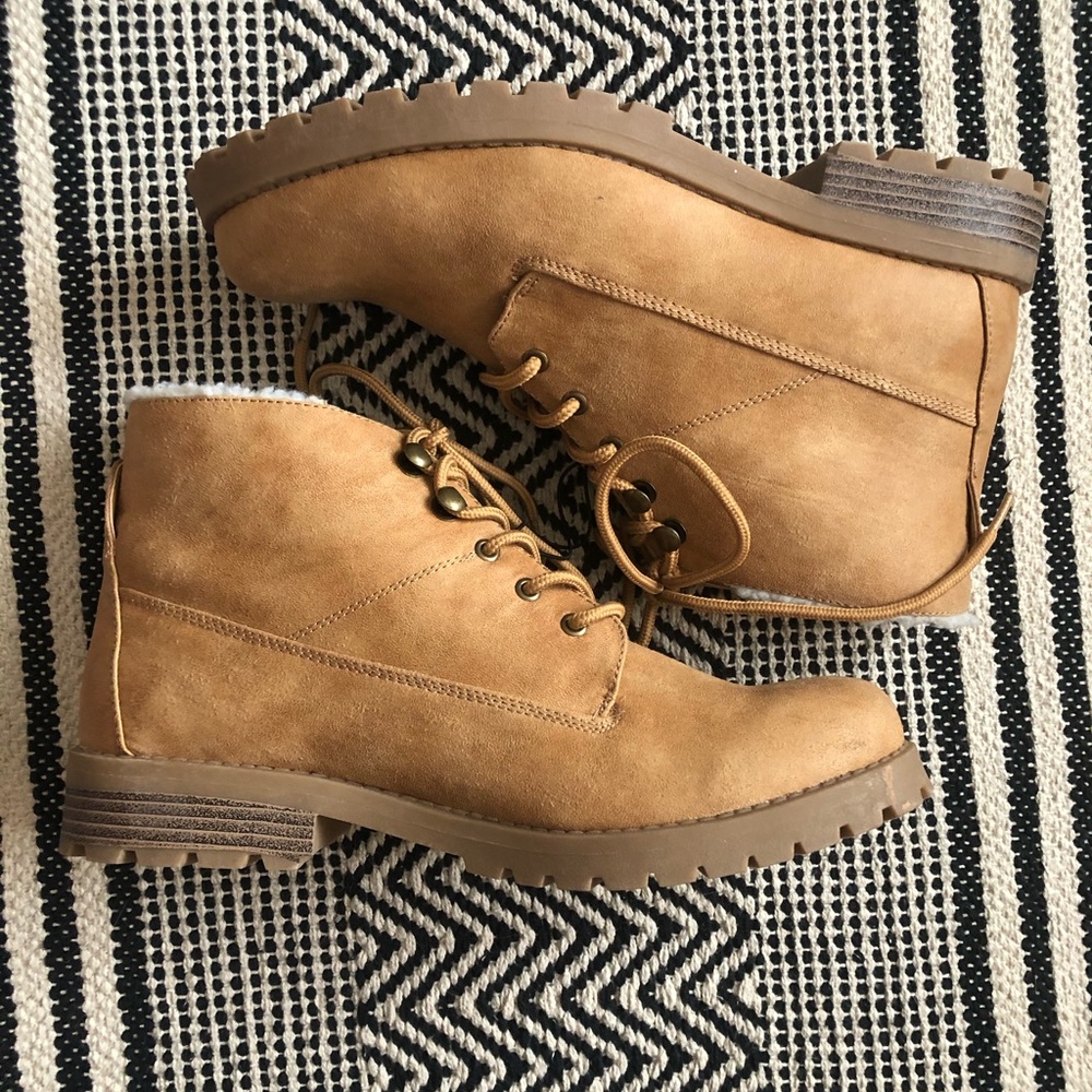 NWOB Sherpa lined ankle boot